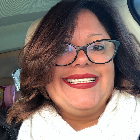 Meet your Posher, Lisa Marie - Picture 1 of 1